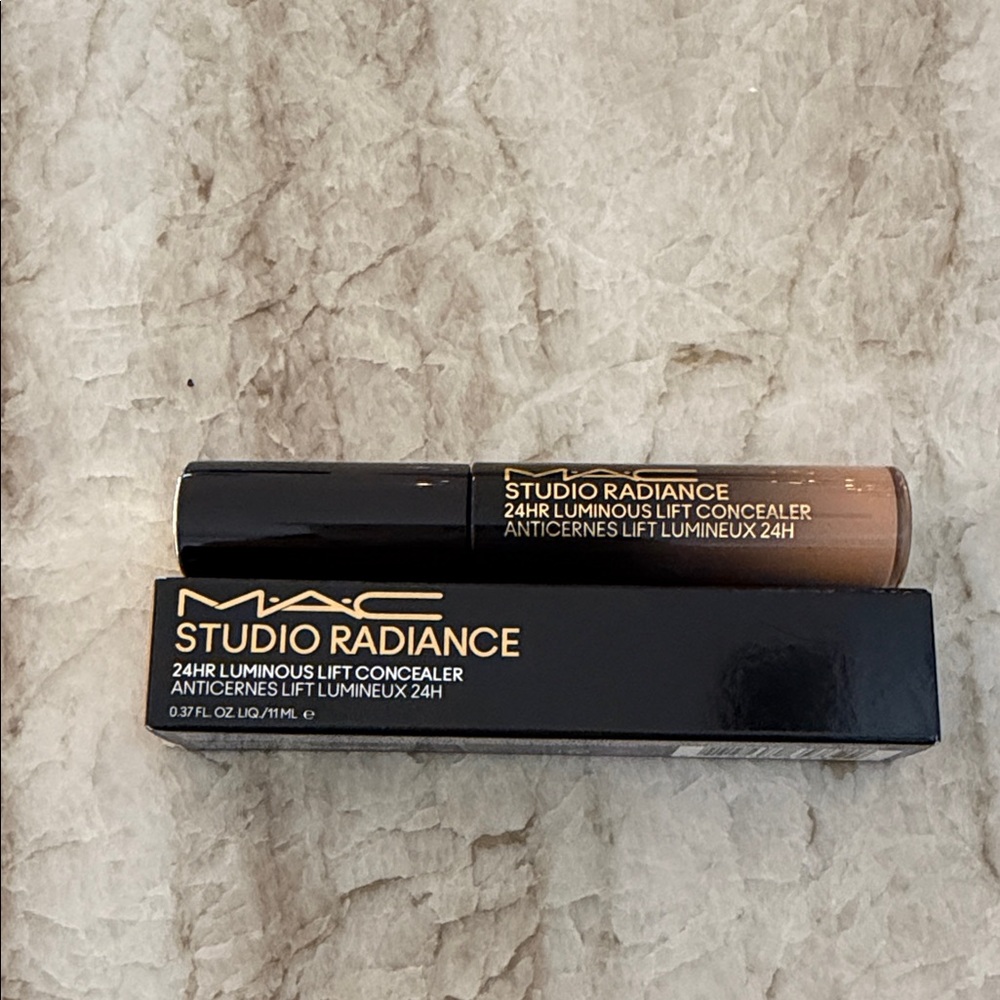 MAC Cosmetics Studio Radiance 24HR Luminous Lift Concealer - NW15 NIB